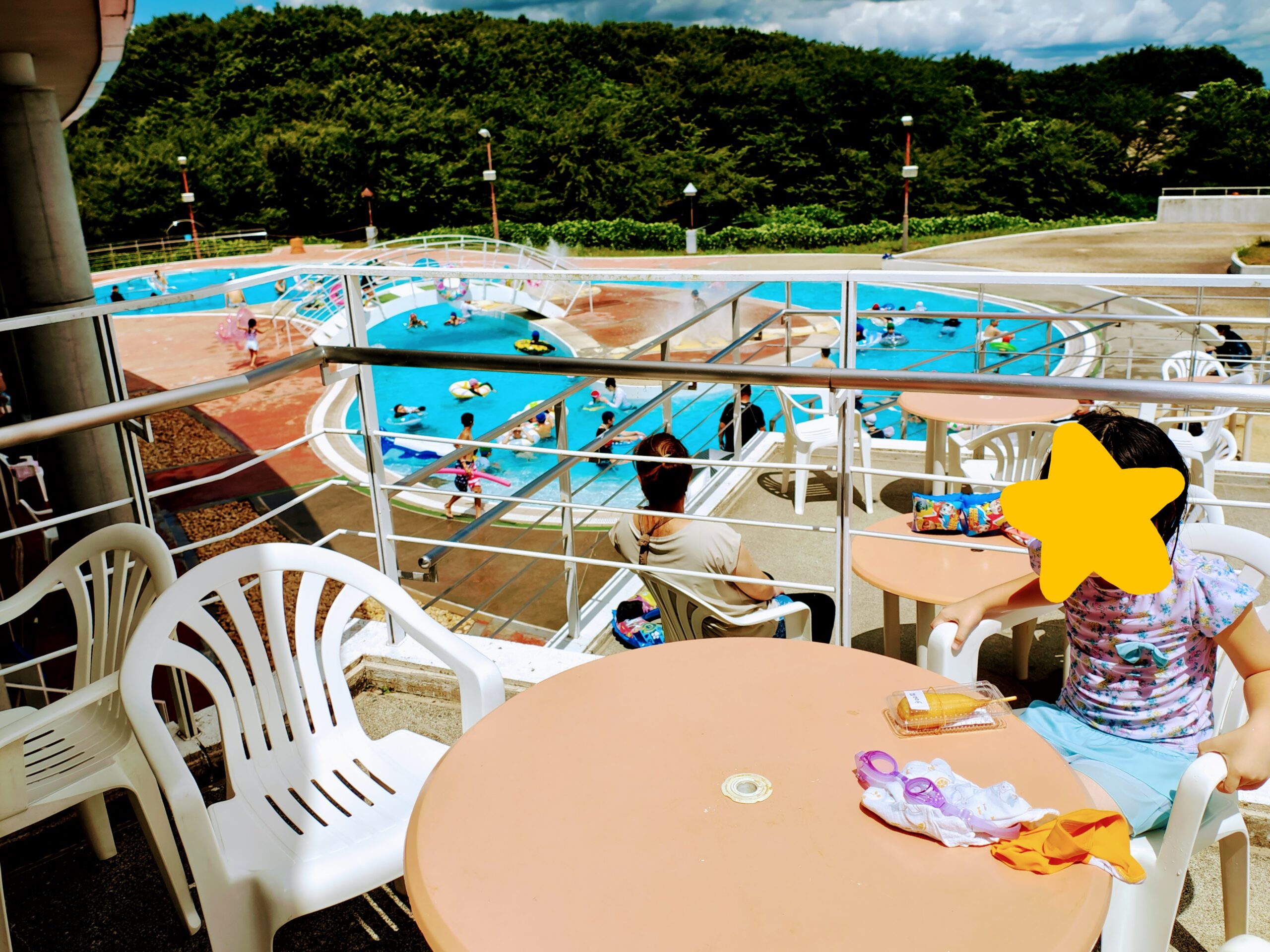 プール用スマホ防水ケースおすすめは?首掛け・サコッシュ・ウエストポーチ比較