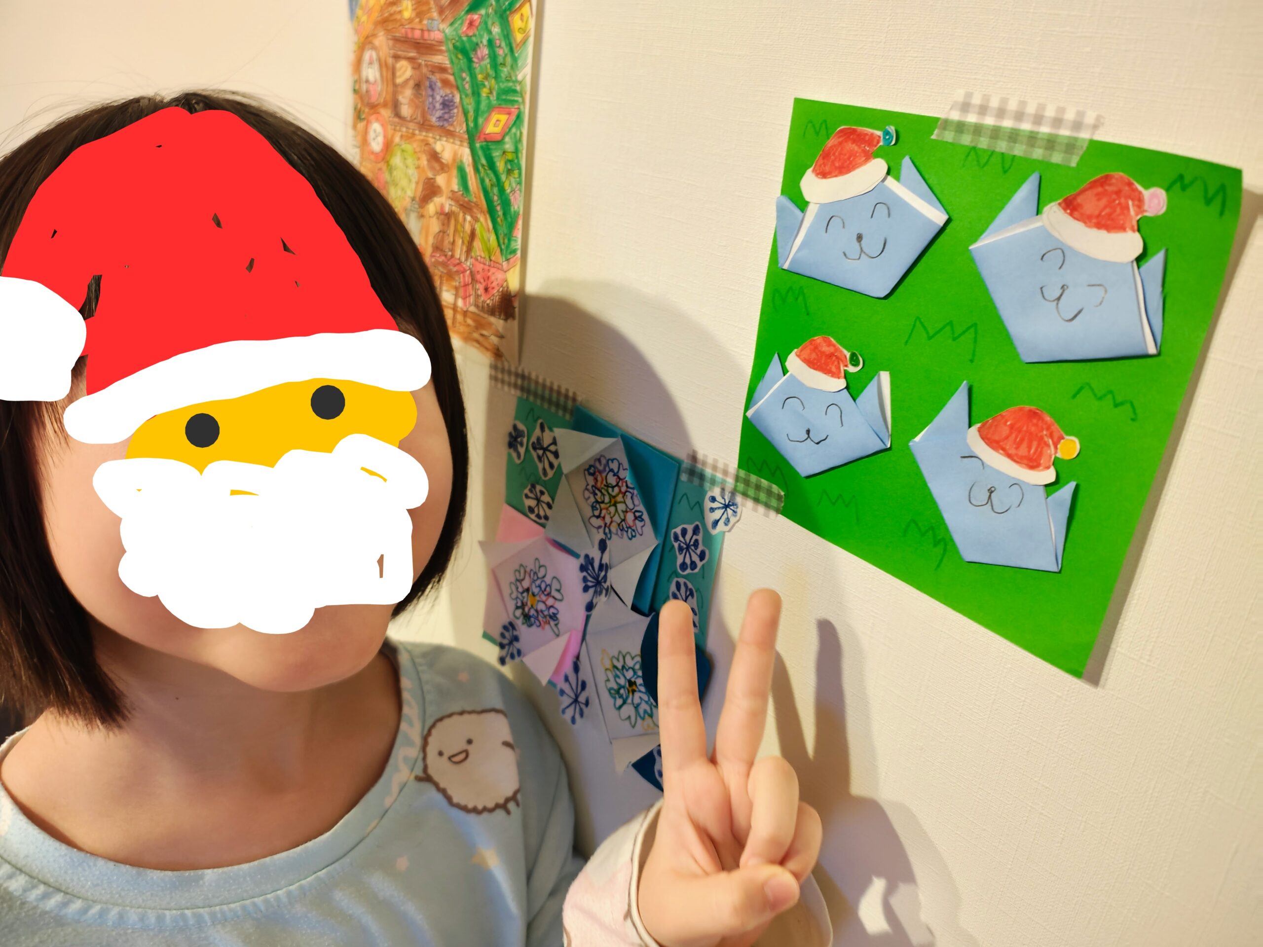 おうち時間が楽しくなる！子どもと作る折り紙クリスマス飾り｜材料は110円でOK