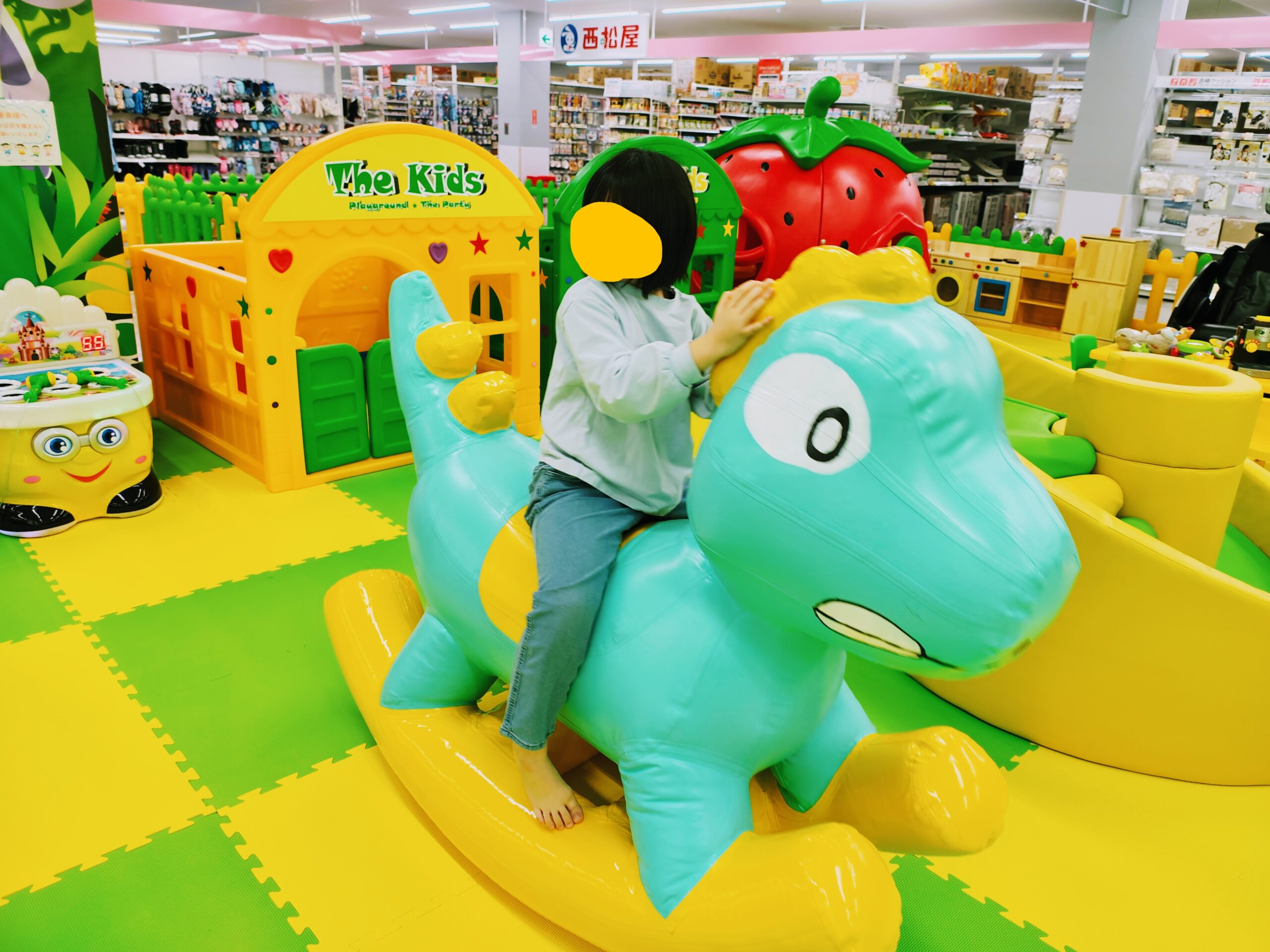 The Kids宮城トライアル塩釜店で遊んだ娘（小1）が汗だく。雨でも冬でも猛暑でもたくさん遊べる。