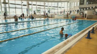 子連れプールでスマホはどうする？防水ケースのリアルとプール撮影マナー【体験談】