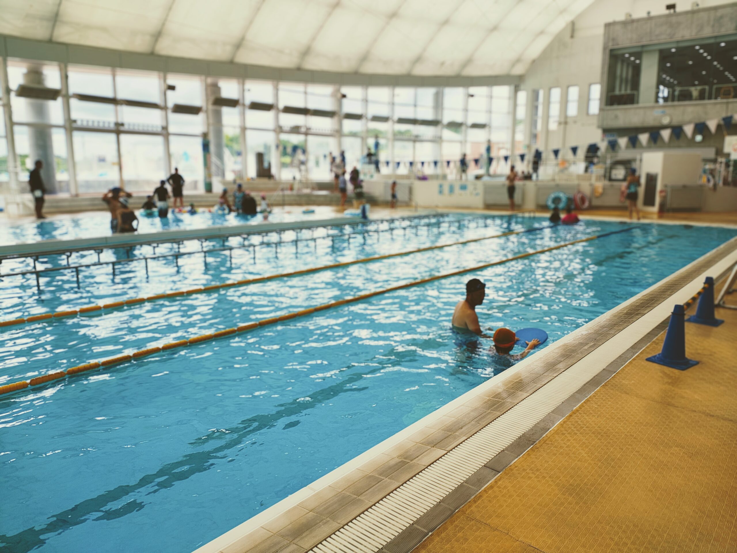 子連れプールでスマホはどうする?防水ケースのリアルとプール撮影マナー【体験談】